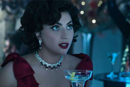 Леди Гага и Адам Драйвер на новых кадрах фильма "Дом Гуччи" Ридли Скотта