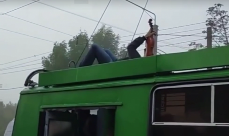 Полиция Харькова взялась за "троллейбусного скрипача": ему грозит арест или штраф (видео)