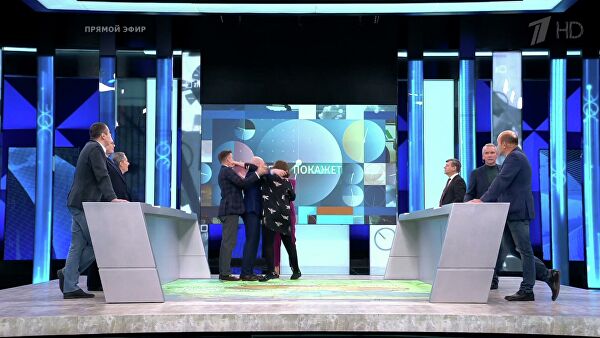 Польскому политологу дали пощечину в прямом эфире после слов о Донбассе