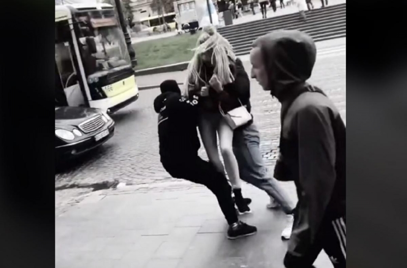 Во Львове TikTok-блогеры "похитили" девушку ради просмотров: в полиции отреагировали