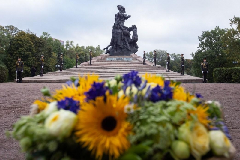 Зеленский: сохранение памяти о Бабьем Яре - это обязанность перед будущими поколениями (фоторепортаж)