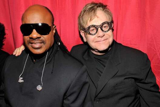 Элтон Джон и Стиви Уандер выпустили совместную песню