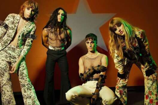 Måneskin убивают вокалиста Дамиано Давида в клипе на трек "Mammamia": видео