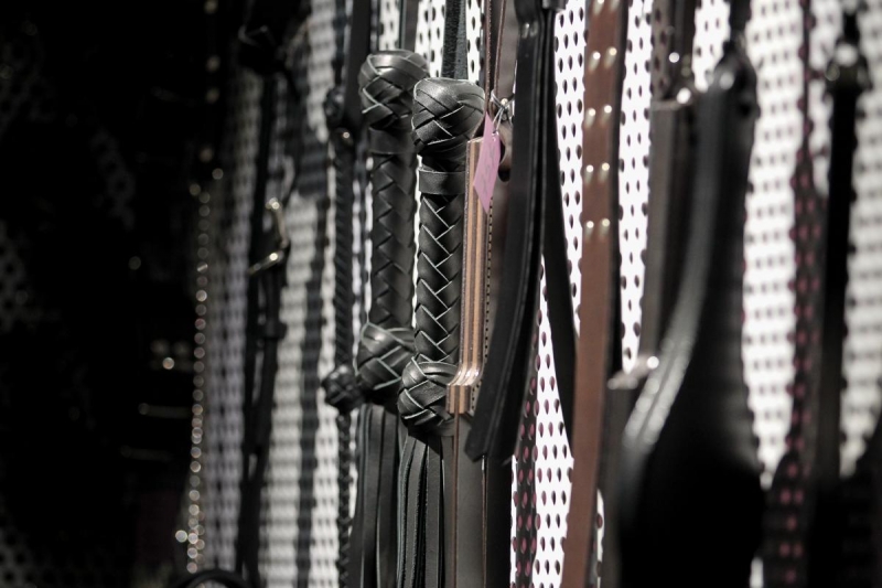 Мэр Ивано-Франковска предложил "надавать буков по голой сраке" вандалам посреди площади