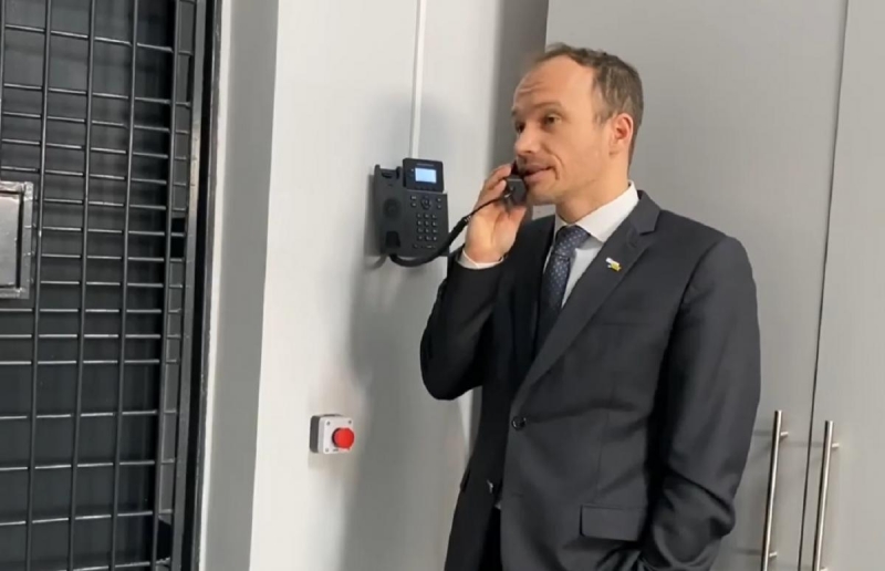 Минюст запустил новую услугу для заключенных: смогут сидеть в интернете и говорить по телефону