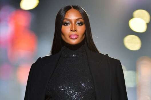 Наоми Кэмпбелл устроила дефиле на крыше автостоянки – видео