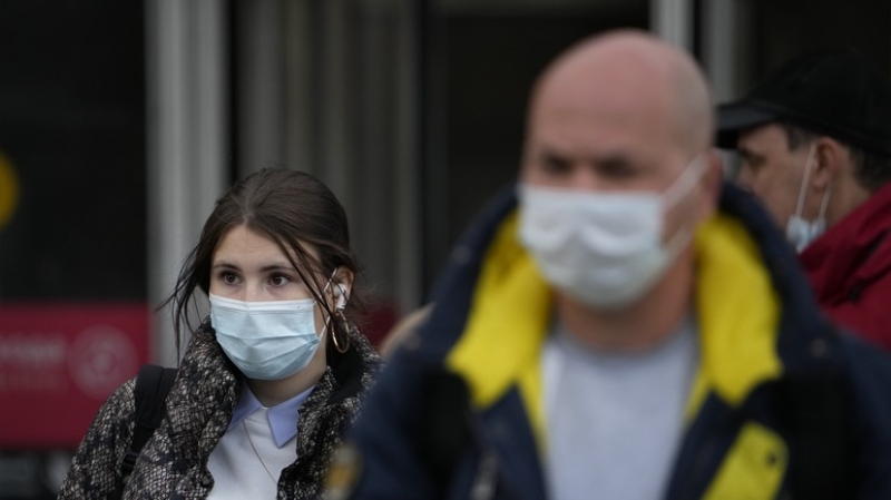 Уровень коллективного иммунитета к COVID-19 в России составил 45,7%