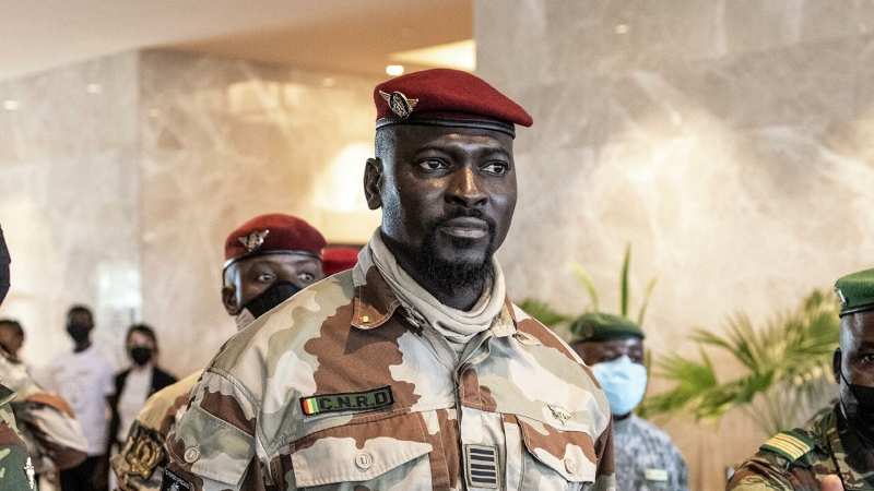 В Гвинее привели к присяге президента переходного периода