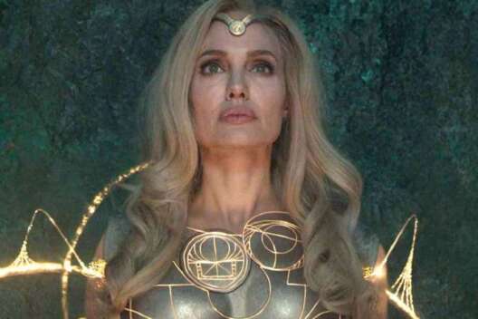 В новом отрывке блокбастера героиня Анджелины Джоли объяснила, зачем Вечные прилетели на Землю