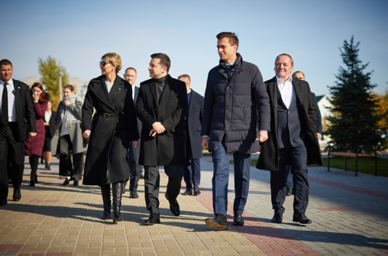 Зеленский огласил планы "Большой стройки" на Черкасчине: Ледовая арена, новый спорткомплекс и 3 замка