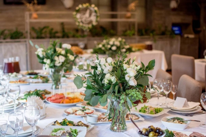 Доставка цветов и счастья: свадебные оформления от UFL