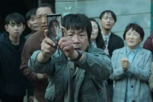 Не "Игра в кальмара": новый корейский сериал стал лидером просмотров