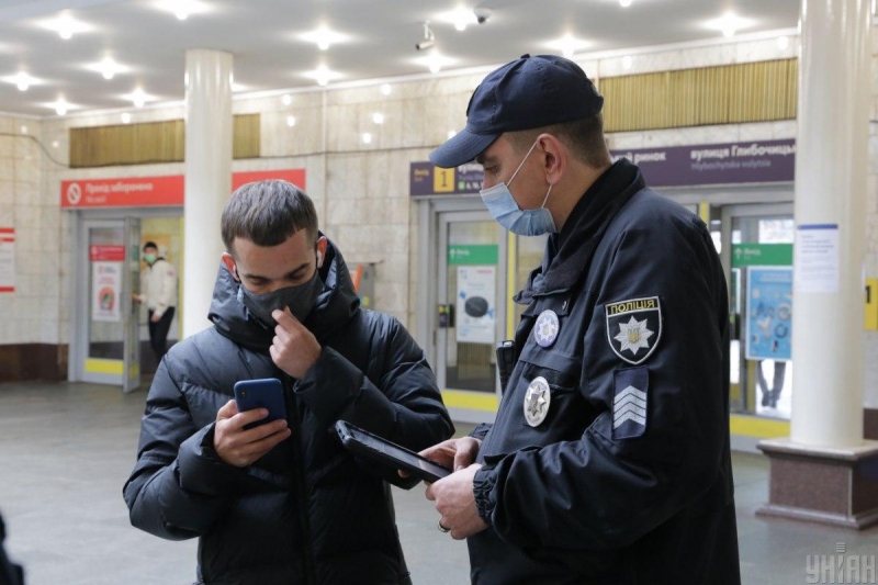 Полиция не проверяет COVID-сертификаты на улице - Клименко