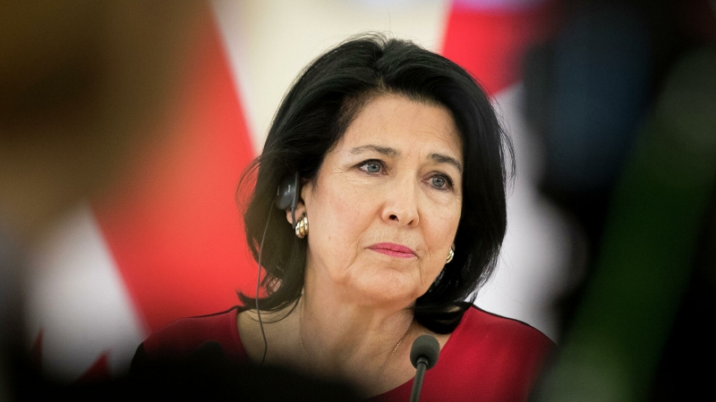 Президент Грузии выступила за платное лечение для непривитых от COVID-19