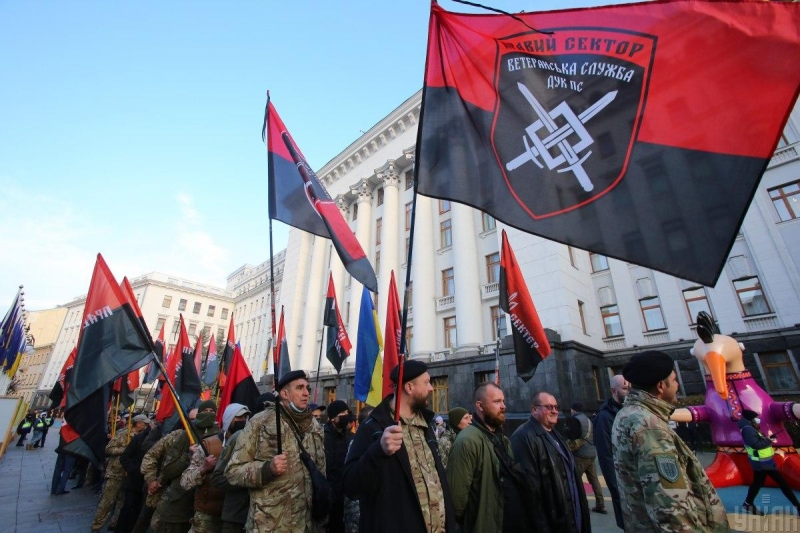 Убийство активиста в Сумах: "Правый сектор" пикетировал ОП с требованием расследовать преступление (фоторепортаж)