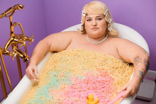 Alyona Alyona рассказала о любви в новом альбоме и о хейте – в клипе