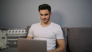 Зачем покупать аккаунты Facebook?